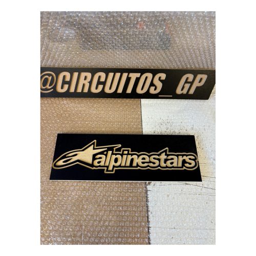 Logo Alpinestars en madera