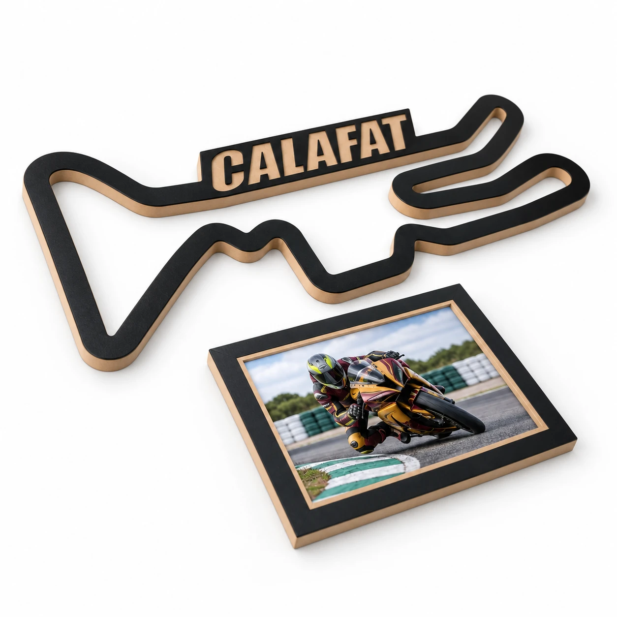 Circuito de Calafat en madera con marco para foto, vista lateral izquierda sobre fondo blanco