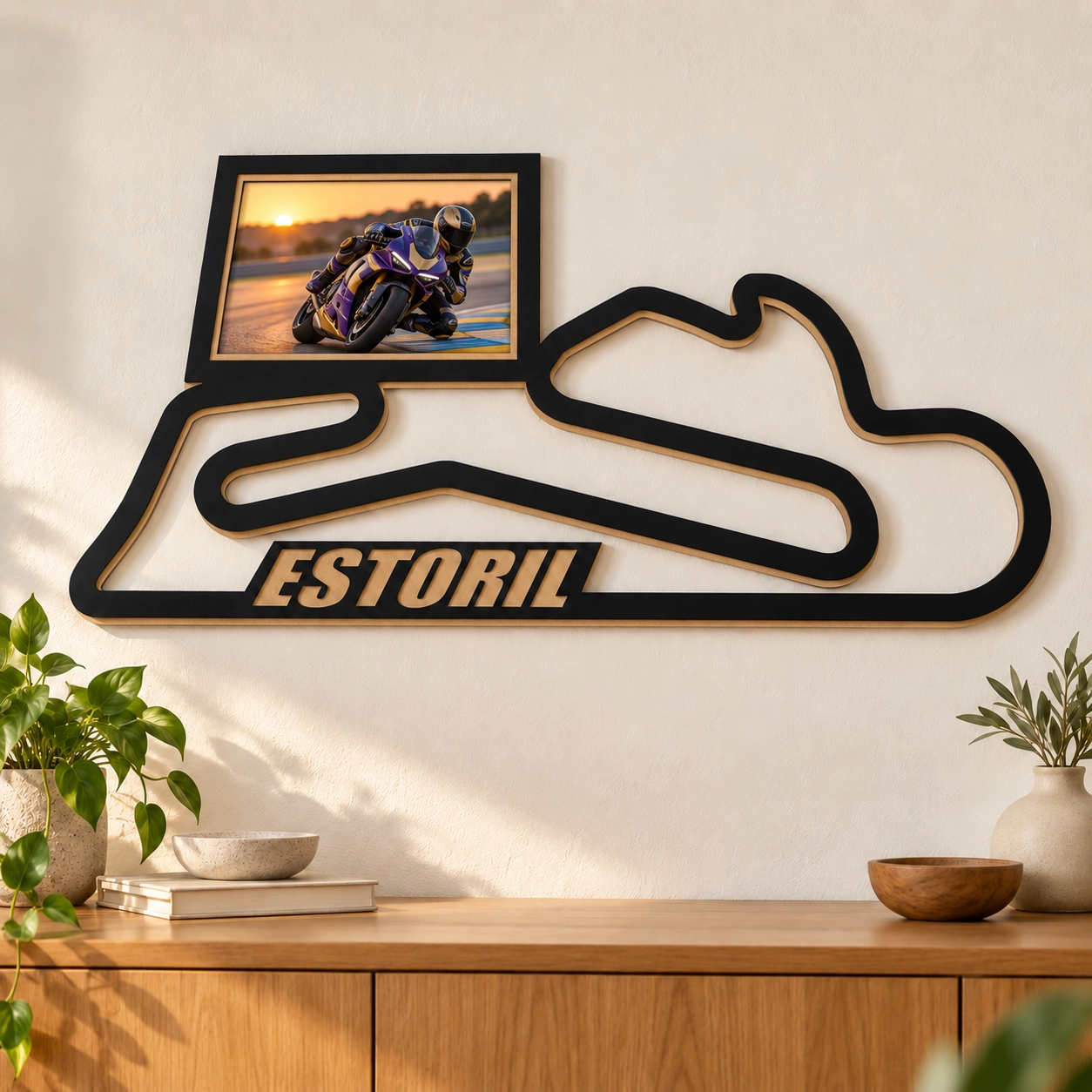 Estoril en madera con marco para foto como decoración de pared