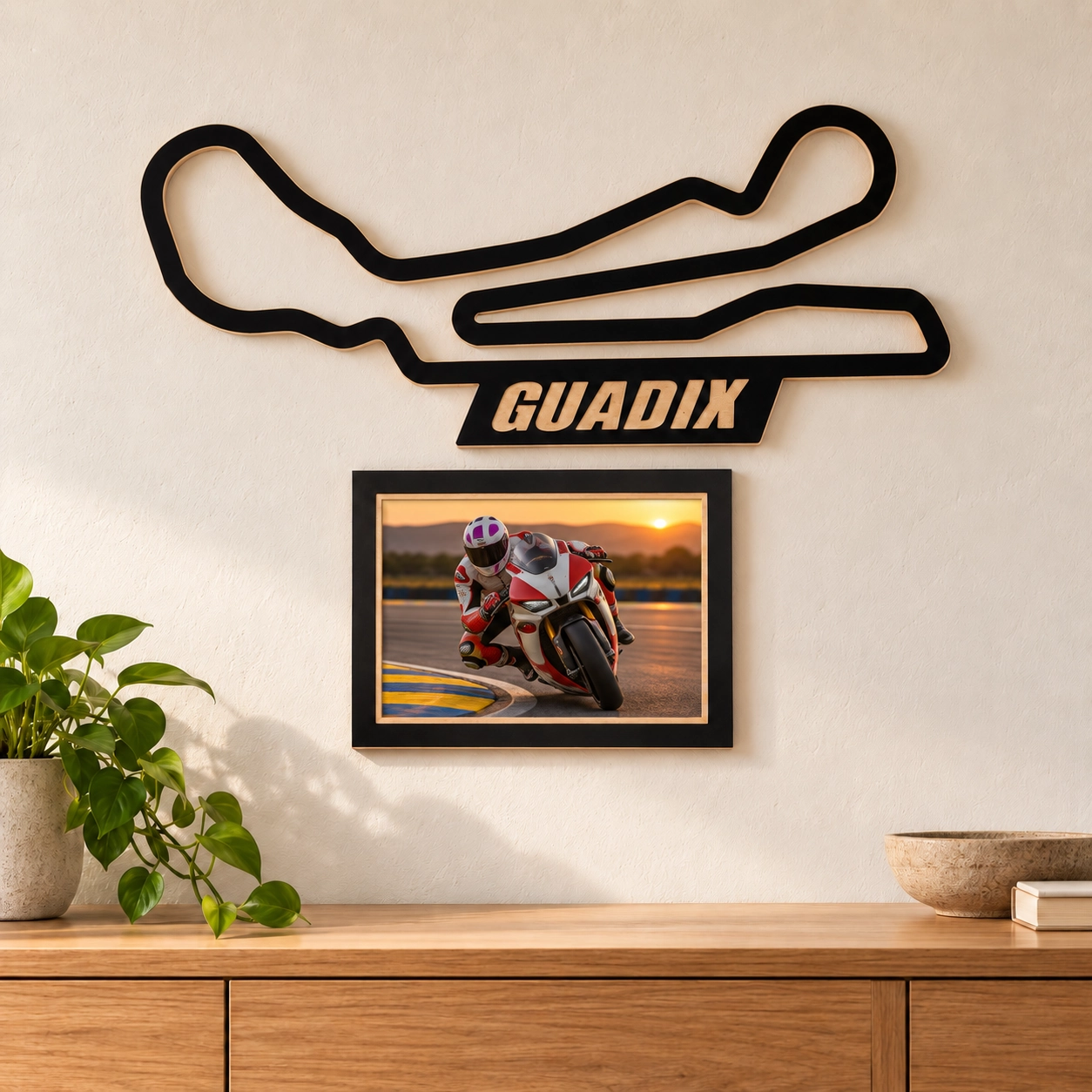 Guadix en madera con marco para foto como decoración de pared