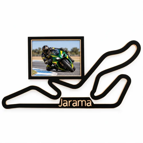 Circuito de Jarama en madera con marco para foto, vista frontal sobre fondo blanco