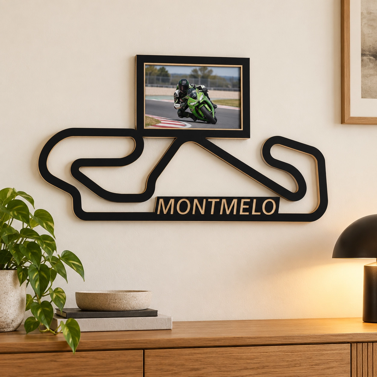 Montmeló actual sin chicane con marco integrado, colocado en pared