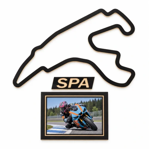 Circuito de Spa-Francorchamps en madera con marco para foto, vista frontal sobre fondo blanco