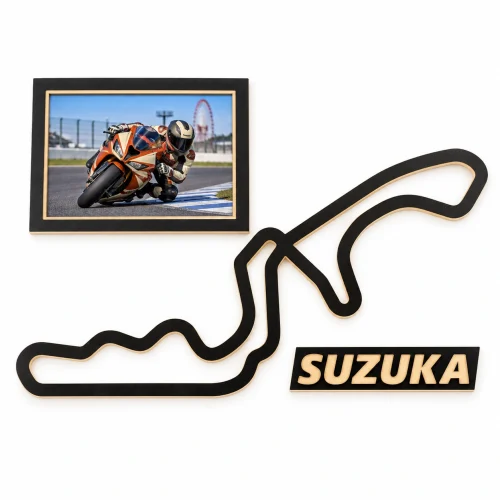 Circuito de Suzuka en madera con marco para foto, vista frontal sobre fondo blanco